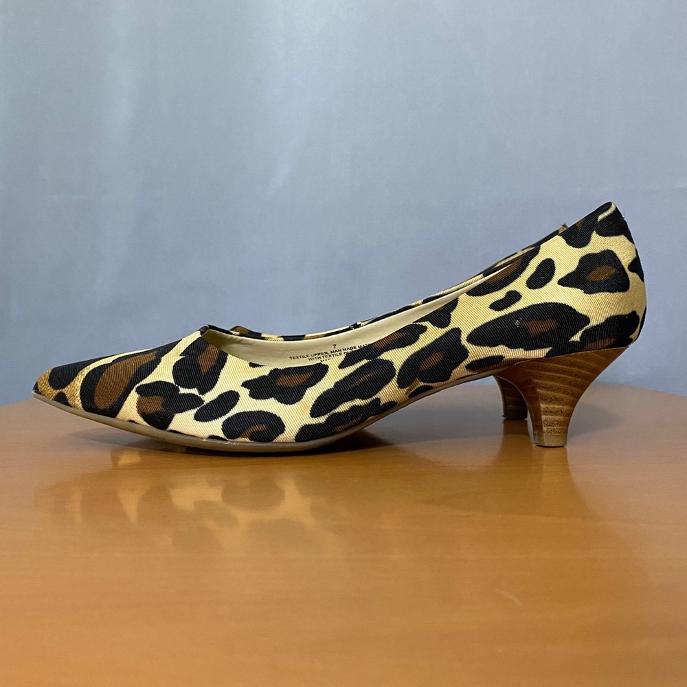 2000s Leopard print kitten heels
